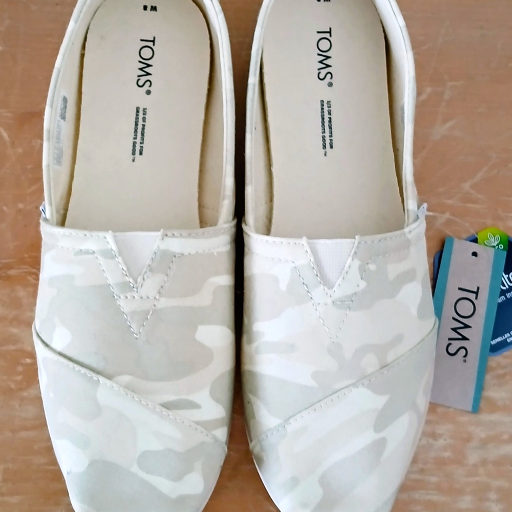 TOMS Women's Slip-Ons in Light Camo Cream & White